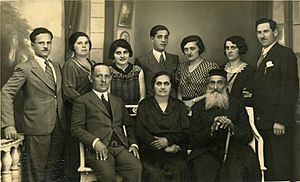 Archivo:A jewish family in Galaţi, România