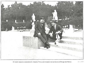 Archivo:Amadeo Vives conversando con su hijo en el Parque del Retiro, de Campúa, La Esfera, 06-06-1914