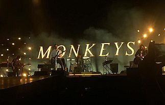 Archivo:Arctic Monkeys in Budapest 2018