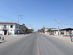 Avenida principal de Atahualpa.jpg