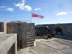 Archivo:Bermuda (UK) image number 145 Fort St. Catherine's with flags flying