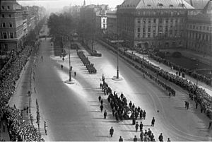 Archivo:Bundesarchiv Bild 102-08504, Berlin, Trauerzug für Gustav Stresemann