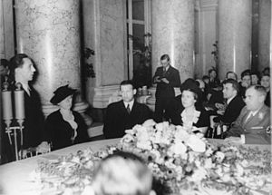 Archivo:Bundesarchiv Bild 183-2006-1106-506, Wien, Empfang von Schauspieler durch Goebbels