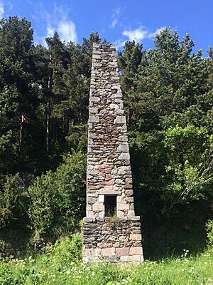 Archivo:Chimenea de la funderia de l'Anglasé (Siglo XIII)