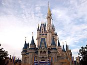 Archivo:Cinderella Castle @ Magic Kingdom