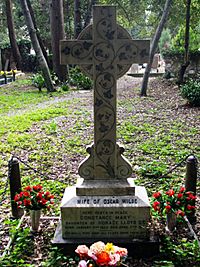 Archivo:Constance Mary Lloyd tomb