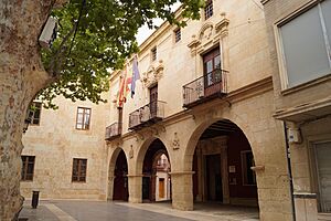 Archivo:Edificio histórico del Ayuntamiento de Aspe