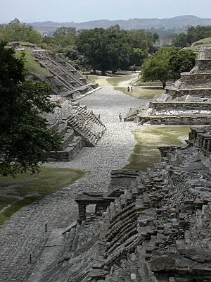 Archivo:El Tajín 1
