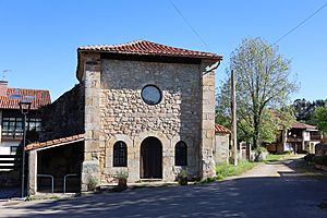 Archivo:Ermita de San Miguel, Rioturbio Comillas