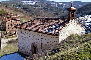 Archivo:Ermita del Santo Cristo-Pinillos de Cameros-18264