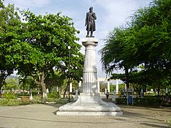 Archivo:Estatua rafael nuñez