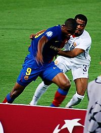 Archivo:Eto'o and Evra, 2009 UEFA Champions League Final