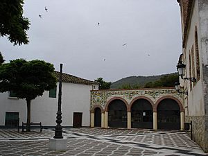 Archivo:Fuente del Arco - Plaza