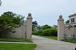 Gwinn Estate gateway.jpg