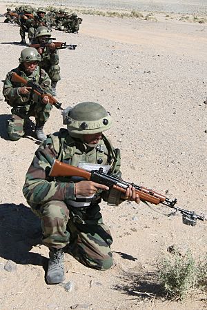 Archivo:Indian Army Gurkha rifles