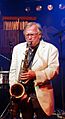 Klaus Doldinger alleine mit Saxophon