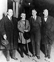 Archivo:Léon-Paul Fargue, Maurice Ravel, Georges Auric, Paul Morand