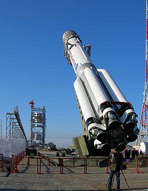 Archivo:Launch Vehicle "Verticalization", Proton-M
