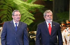Archivo:Lula and Raul Castro