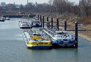 Archivo:Mülheimer Hafen 2013-04-01-01