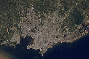 Archivo:Montevideouruguaynasa