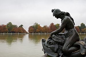 Archivo:Monumento a Alfonso XII de España en los Jardines del Retiro - 02