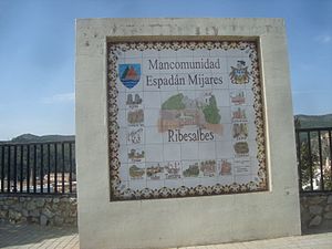Archivo:Municipio de Ribesalbes, mural cerámico de la Mancomunidad Espadán-Mijares