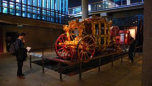 Archivo:Museum of London interior Lord Mayors Coach