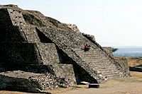 Archivo:Pirámide tula