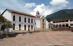 Archivo:Plaza Sesquile - panoramio