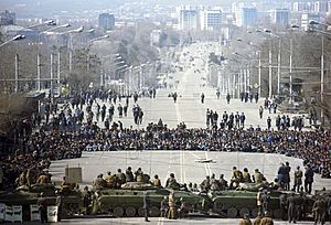 Archivo:RIAN archive 699865 Dushanbe riots, February 1990