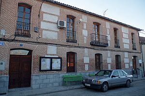 Archivo:San Cristobal de la Vega 06 centro salud by-dpc