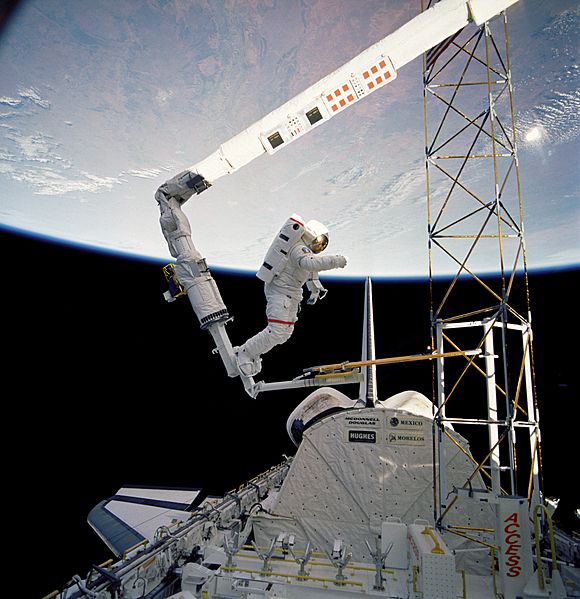 Structures in Space - GPN-2000-001080