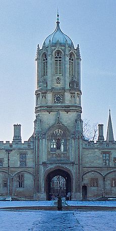 Archivo:Tom Tower, Christ Church 2004-01-21