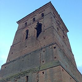 Torre de la iglesia de San Lorenzo, Villapeceñil.jpg