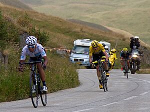 Archivo:Tour de France 2015, groep gele trui (20067969931)