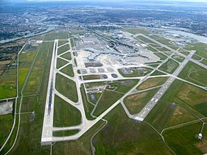 Archivo:Vancouver International Airport Aerial