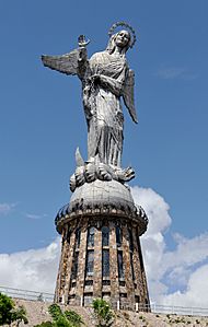 Archivo:Virgen de Quito 02