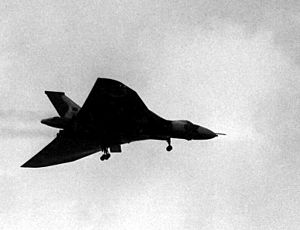 Archivo:Vulcan bomber 18 May 1982