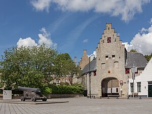 Archivo:Zierikzee, de Noordhavenpoort RM40849 foto3 2015-05-30 12.14
