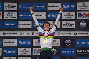 Archivo:2024 UCI Road World Championships Zurich Men Elite Road Race A 20