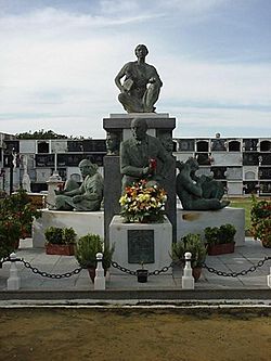 Archivo:22.Mairena del Alcor, tumba de Antonio Mairena