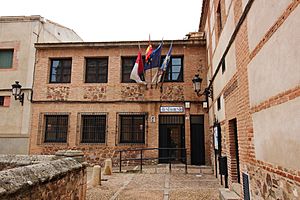 Archivo:Ayuntamiento de San Carlos del Valle