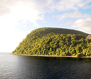 Archivo:Cabritts National Park, Dominica - panoramio