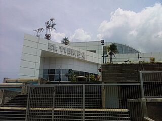 Edificio El Tiempo de Puerto La Cruz, estado Anzoátegui, Venezuela.jpg