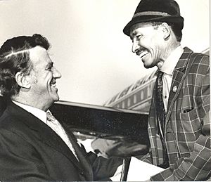 Archivo:Edmund Hillary & Sherpa Tenzing