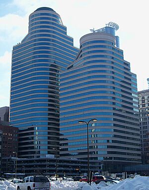 Archivo:Fifth Street Towers Minneapolis 1