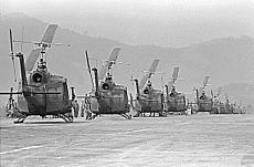 Archivo:Helicopters in South-Vietnam 1969