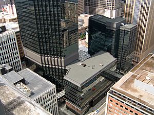 Archivo:IDS Center-Minneapolis-20050608