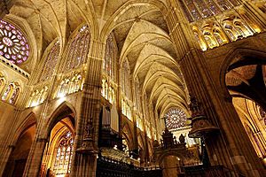 Archivo:Interior de la Catedral de León